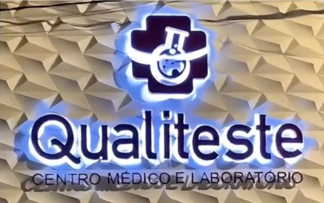 Letras com iluminação retroversa